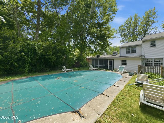 60 Thorndale Road, Bethlehem, NY 12159