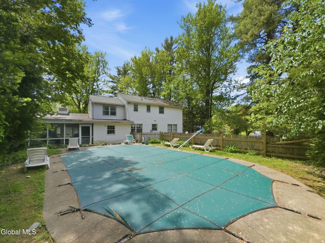 60 Thorndale Road, Bethlehem, NY 12159
