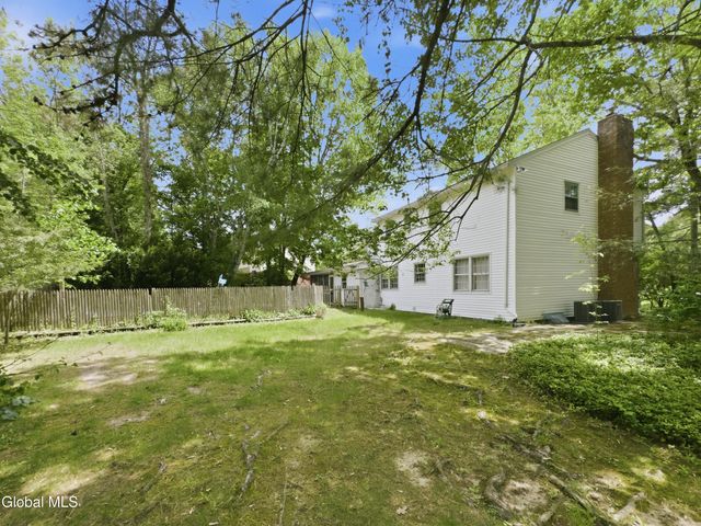 60 Thorndale Road, Bethlehem, NY 12159