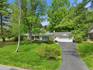 60 Thorndale Road, Bethlehem, NY 12159
