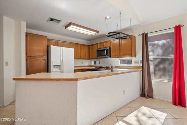 4703 W Gatehinge Court, Tucson, AZ 85741