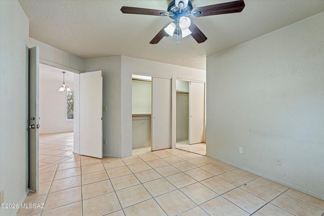 4703 W Gatehinge Court, Tucson, AZ 85741