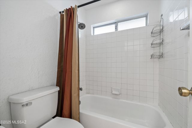 4703 W Gatehinge Court, Tucson, AZ 85741