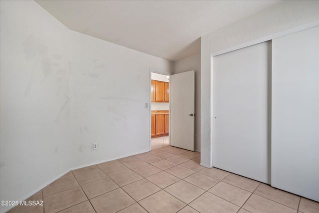 4703 W Gatehinge Court, Tucson, AZ 85741
