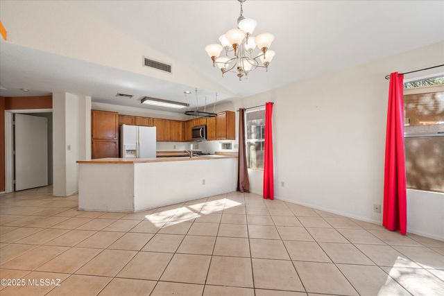 4703 W Gatehinge Court, Tucson, AZ 85741