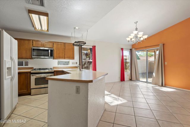 4703 W Gatehinge Court, Tucson, AZ 85741