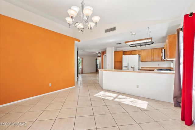 4703 W Gatehinge Court, Tucson, AZ 85741