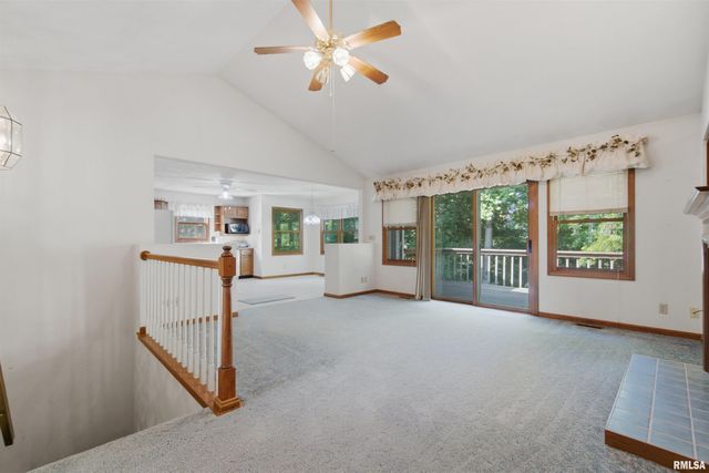 120 HOLLANDS GROVE Lane, Washington, IL 61571