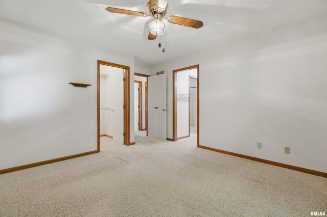 120 HOLLANDS GROVE Lane, Washington, IL 61571