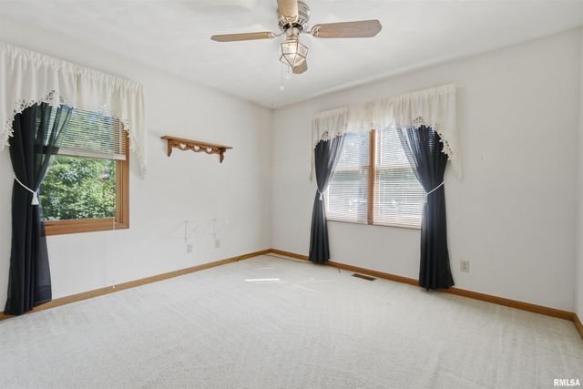 120 HOLLANDS GROVE Lane, Washington, IL 61571