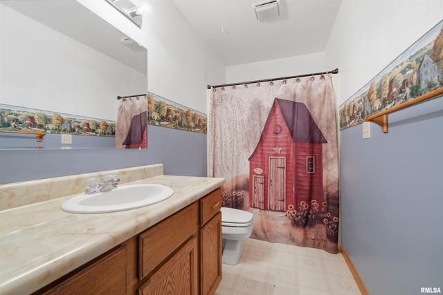 120 HOLLANDS GROVE Lane, Washington, IL 61571