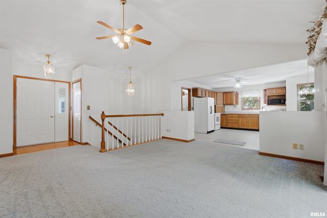 120 HOLLANDS GROVE Lane, Washington, IL 61571