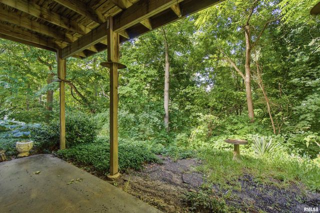 120 HOLLANDS GROVE Lane, Washington, IL 61571