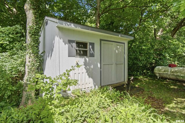 120 HOLLANDS GROVE Lane, Washington, IL 61571