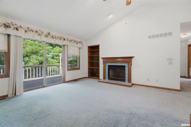 120 HOLLANDS GROVE Lane, Washington, IL 61571