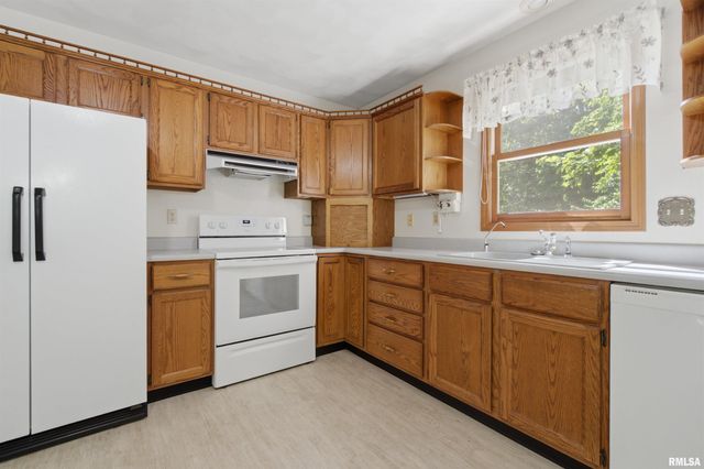 120 HOLLANDS GROVE Lane, Washington, IL 61571