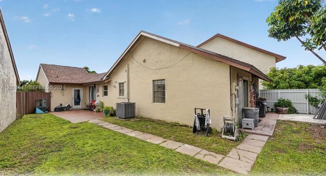 7010 SW 103rd Pl, Miami, FL 33173