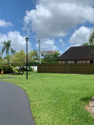 7010 SW 103rd Pl, Miami, FL 33173