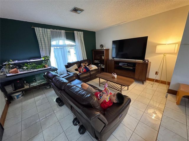 7010 SW 103rd Pl, Miami, FL 33173