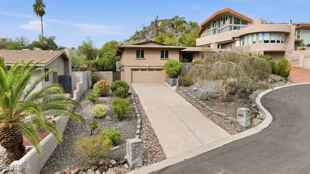 2346 E ORANGEWOOD Avenue, Phoenix, AZ 85020 — exterior