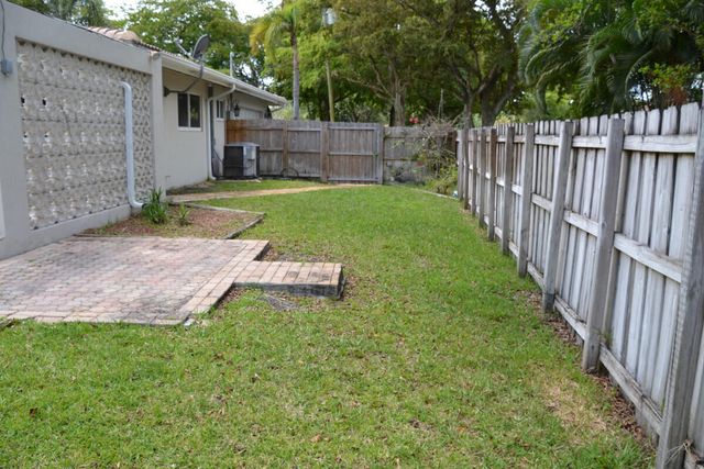 500 SW 62nd Avenue, Plantation, FL 33317
