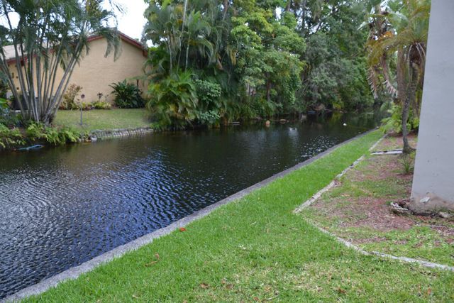500 SW 62nd Avenue, Plantation, FL 33317