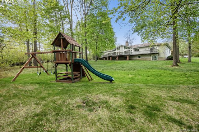 4 Mohican Trail, Scarsdale, NY 10583
