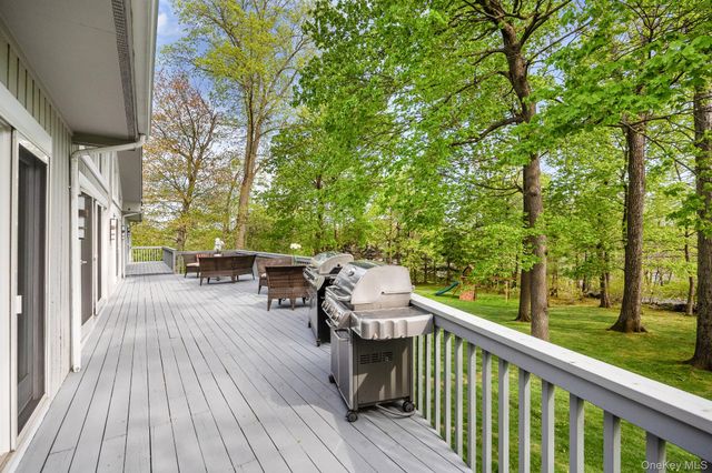 4 Mohican Trail, Scarsdale, NY 10583