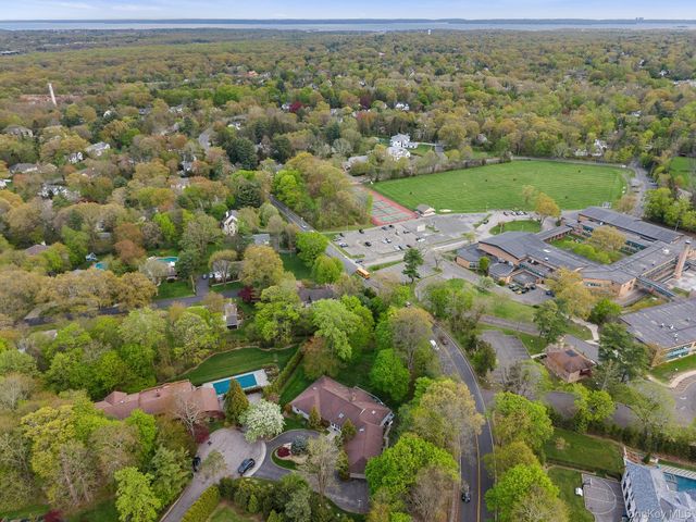 4 Mohican Trail, Scarsdale, NY 10583