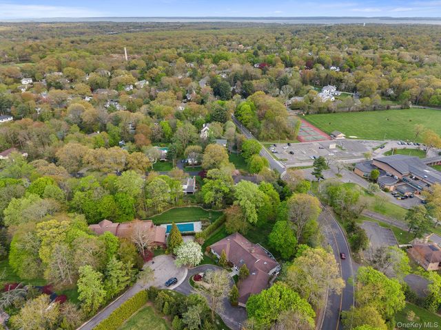 4 Mohican Trail, Scarsdale, NY 10583