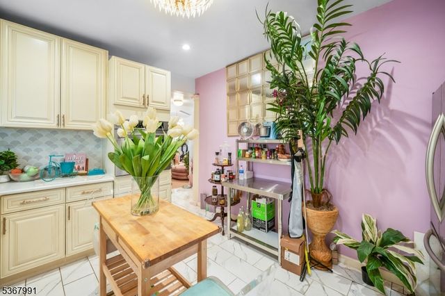 281 S Burnett St, East Orange City, NJ 07018