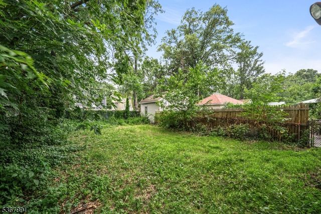 281 S Burnett St, East Orange City, NJ 07018