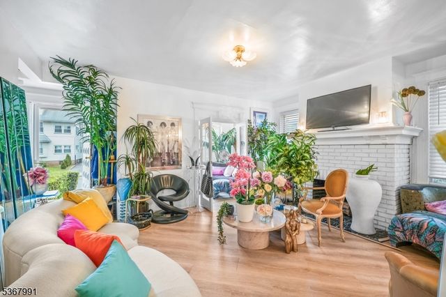 281 S Burnett St, East Orange City, NJ 07018