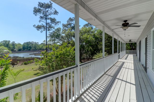 5355 Creek View Lane, Hollywood, SC 29449