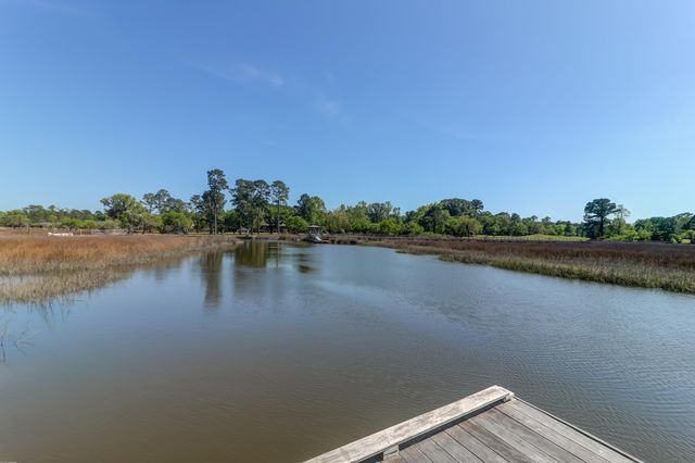 5355 Creek View Lane, Hollywood, SC 29449