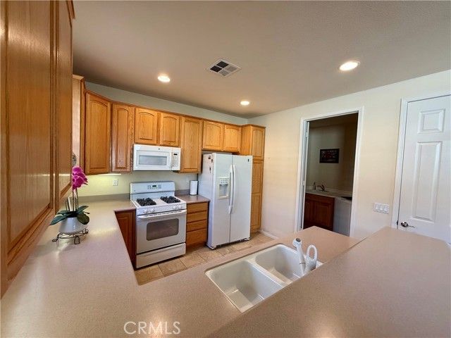 924 Essex, Beaumont, CA 92223