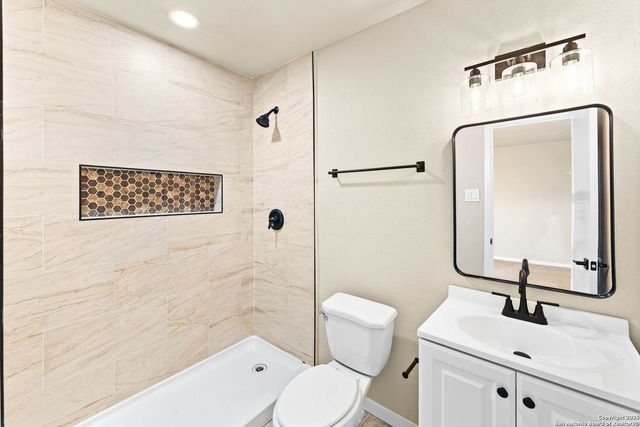 9010 Bowline St, San Antonio, TX 78242