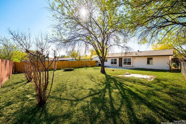 9010 Bowline St, San Antonio, TX 78242