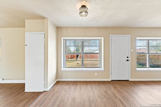 9010 Bowline St, San Antonio, TX 78242