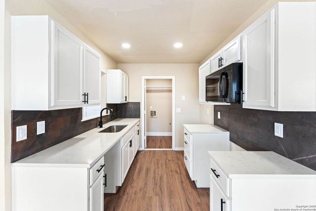 9010 Bowline St, San Antonio, TX 78242