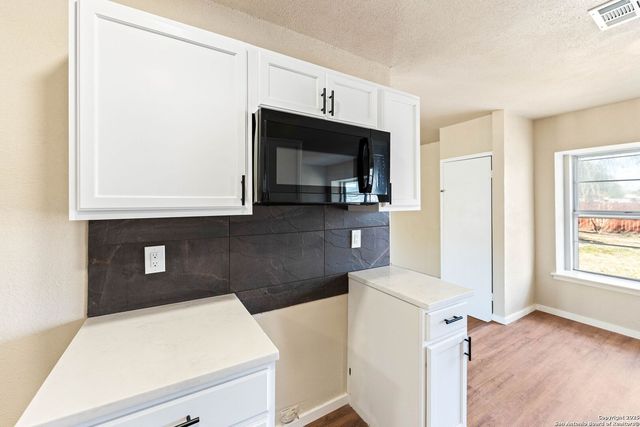 9010 Bowline St, San Antonio, TX 78242