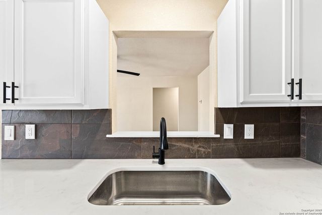 9010 Bowline St, San Antonio, TX 78242