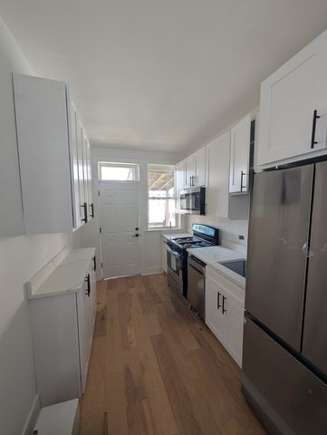 616 W Patterson Avenue 2E, Chicago, IL 60613