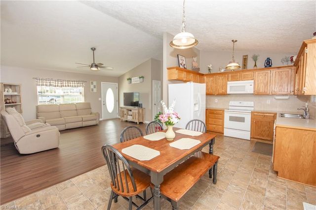 112 Chimney Ridge Lane, Statesville, NC 28625