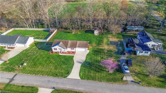 112 Chimney Ridge Lane, Statesville, NC 28625