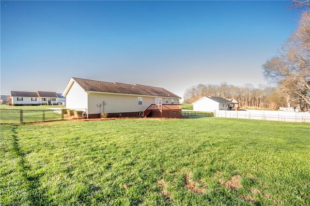 112 Chimney Ridge Lane, Statesville, NC 28625