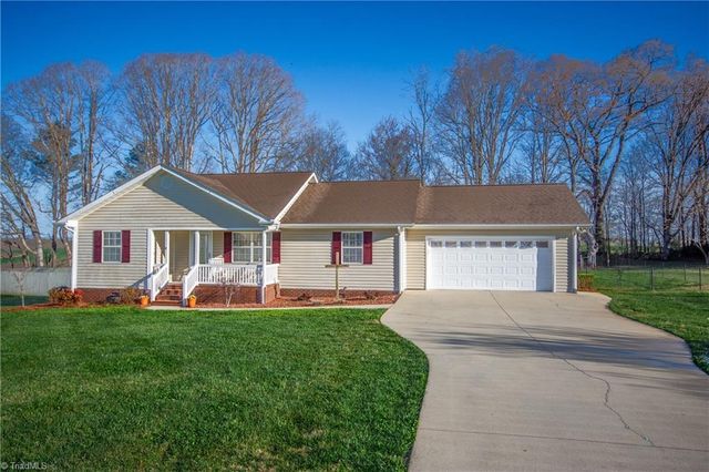 112 Chimney Ridge Lane, Statesville, NC 28625