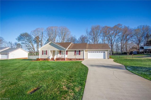 112 Chimney Ridge Lane, Statesville, NC 28625