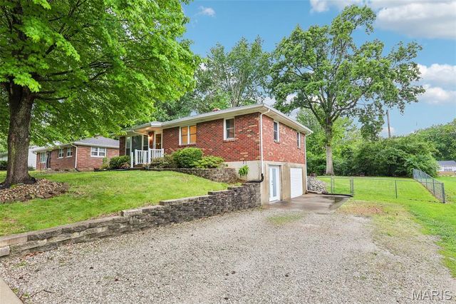 39 Mark Drive, Fairview Heights, IL 62208