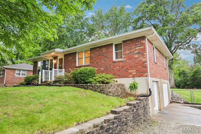39 Mark Drive, Fairview Heights, IL 62208